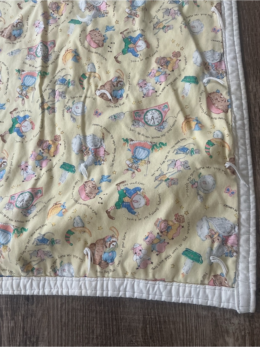 Vtg Mother Goose Nursery Rhyme Baby Quilt Yellow Panel Blanket 43x51.5 1990s - Picture 4 of 10